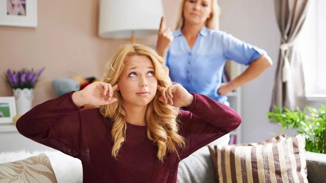 Tři znamení zvěrokruhu, která svou opičí láskou odhánějí vlastní děti